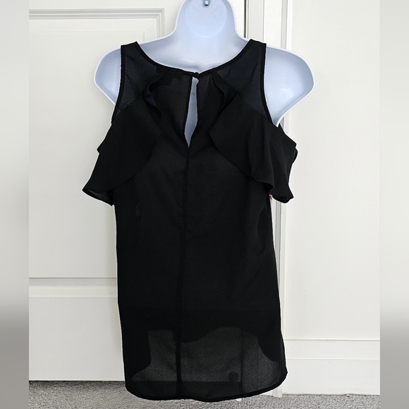 LE CHÂTEAU Floral Print Cold Shoulder Blouse - Picture 2 of 6